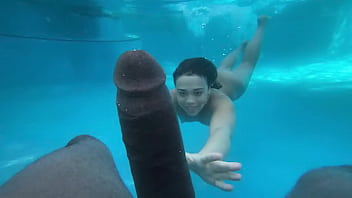 Amateur teen enjoys underwater BBC in homemade video